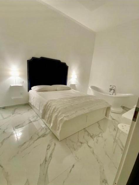 Casaflo Apartment เนเปิลส์ ภายนอก รูปภาพ